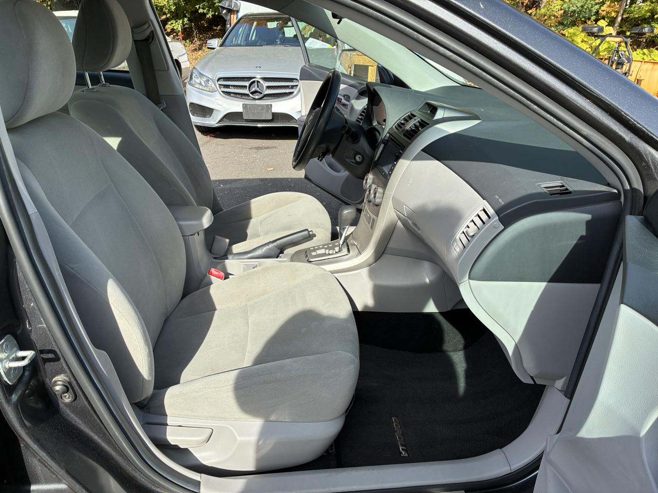 Toyota Corolla 4dr Sdn Auto LE Special Edition (Natl) 2013