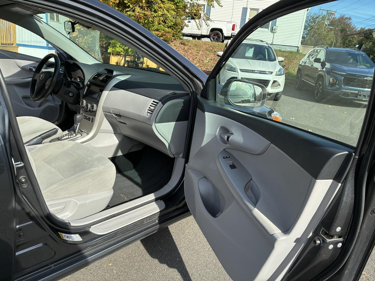Toyota Corolla 4dr Sdn Auto LE Special Edition (Natl) 2013