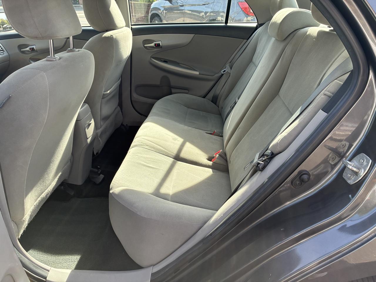 Toyota Corolla 4dr Sdn Auto LE Special Edition (Natl) 2013