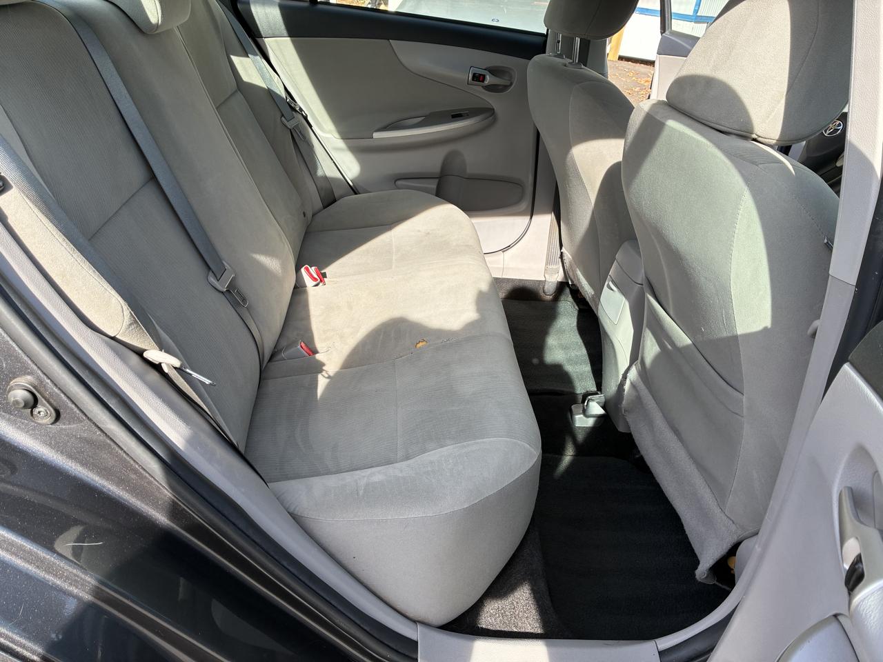 Toyota Corolla 4dr Sdn Auto LE Special Edition (Natl) 2013