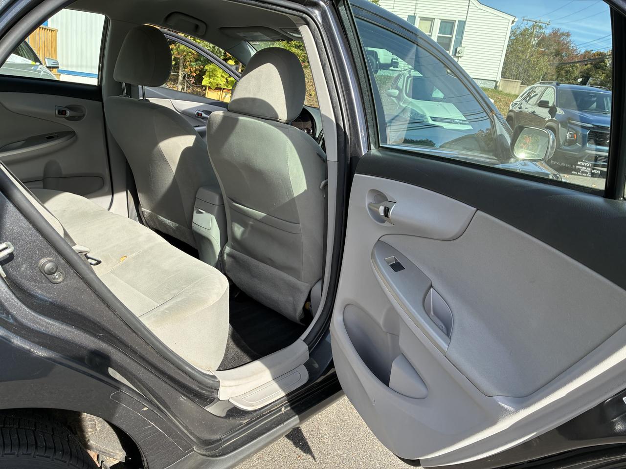 Toyota Corolla 4dr Sdn Auto LE Special Edition (Natl) 2013