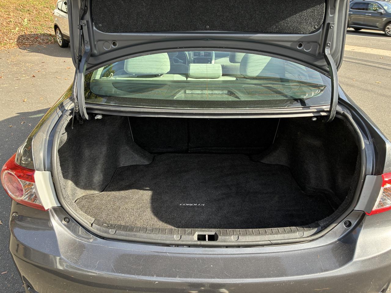 Toyota Corolla 4dr Sdn Auto LE Special Edition (Natl) 2013