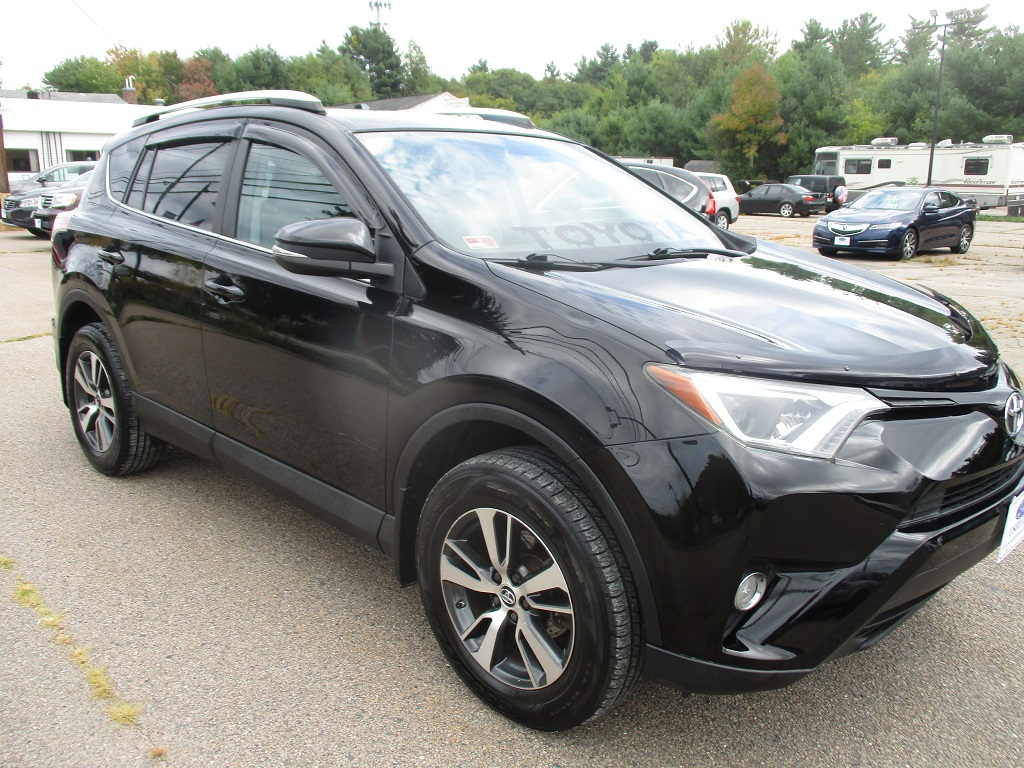 2016 Toyota RAV4 XLE photo 3
