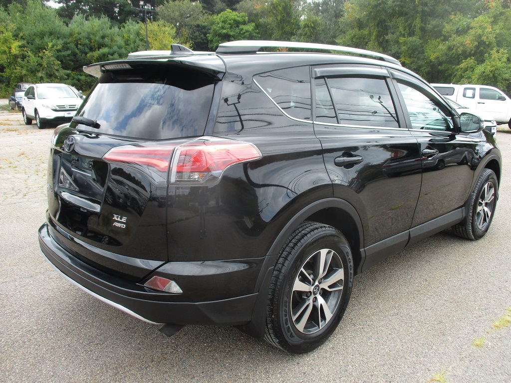 2016 Toyota RAV4 XLE photo 4