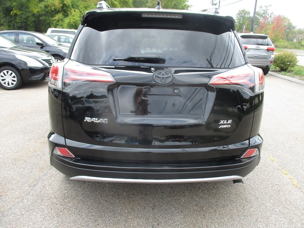 2016 Toyota RAV4 XLE photo 5