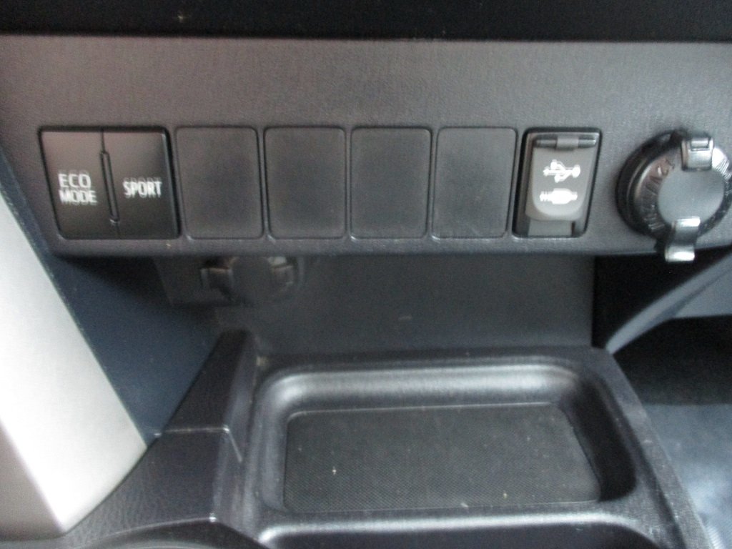 2016 Toyota RAV4 XLE photo 15