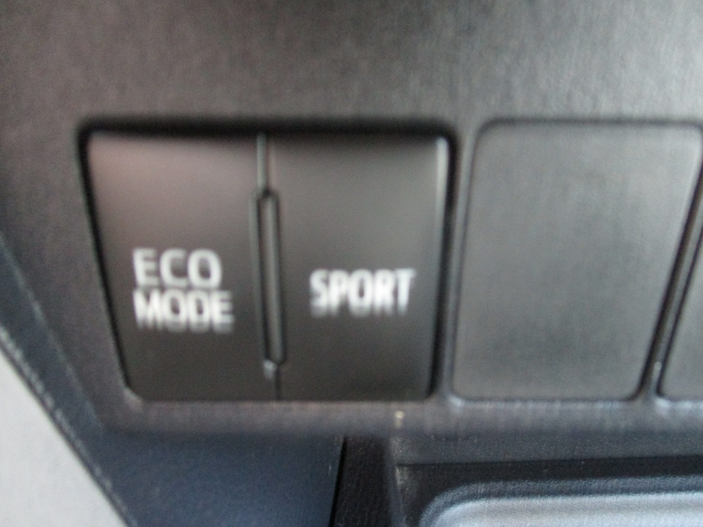 2016 Toyota RAV4 XLE photo 16