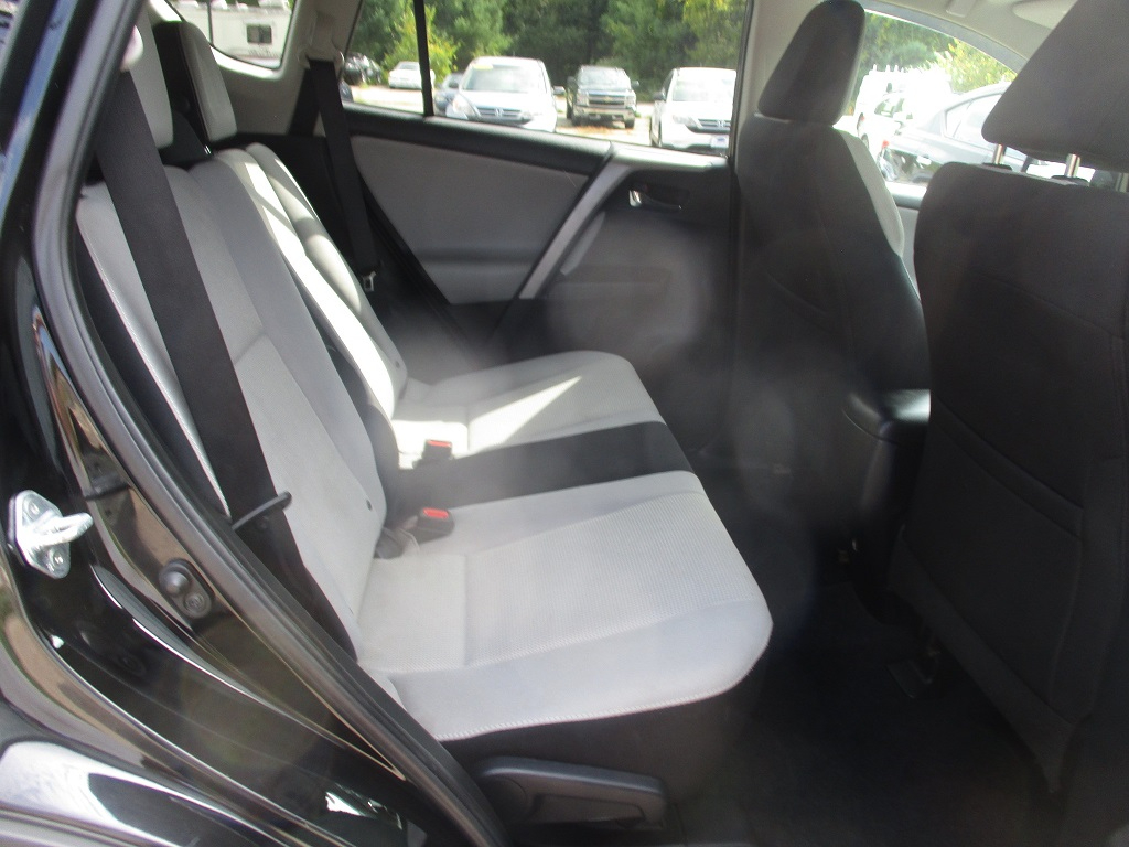 2016 Toyota RAV4 XLE photo 28