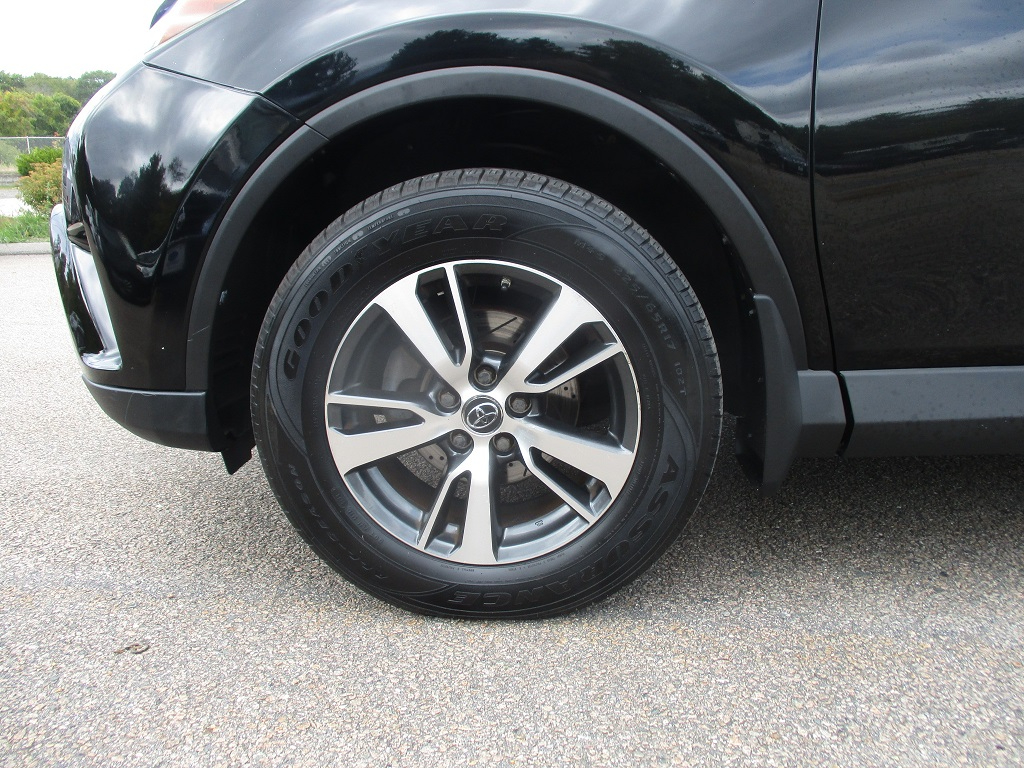 2016 Toyota RAV4 XLE photo 30