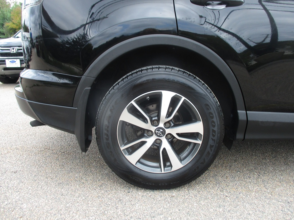 2016 Toyota RAV4 XLE photo 32