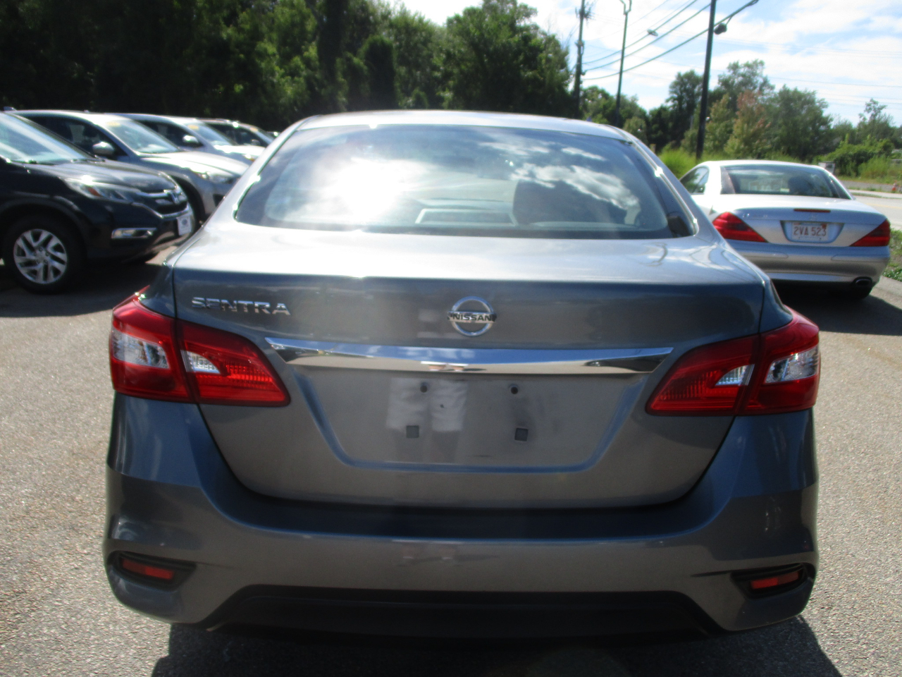 2017 Nissan Sentra S photo 4