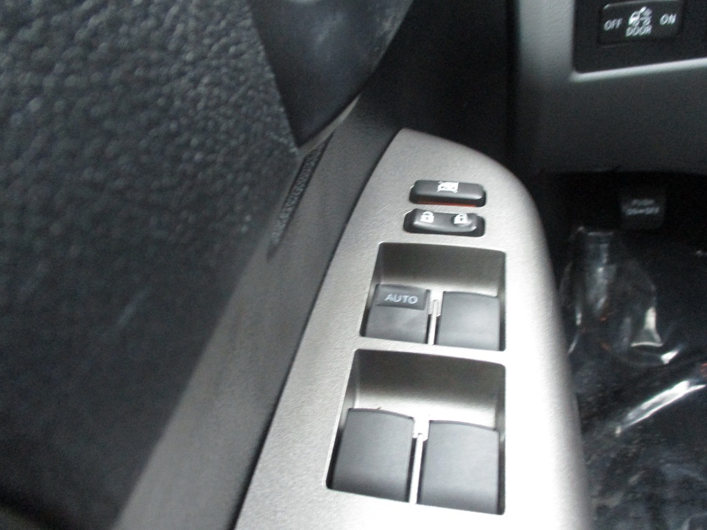 Toyota Tundra 4WD Truck  2012