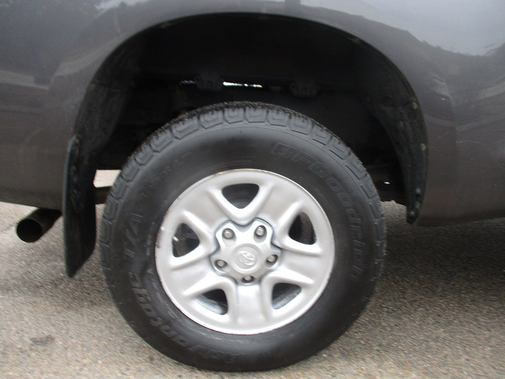 Toyota Tundra 4WD Truck  2012