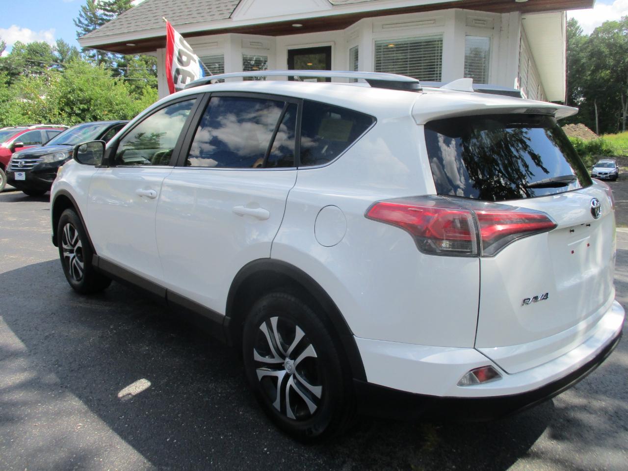 Toyota RAV4 LE 2017