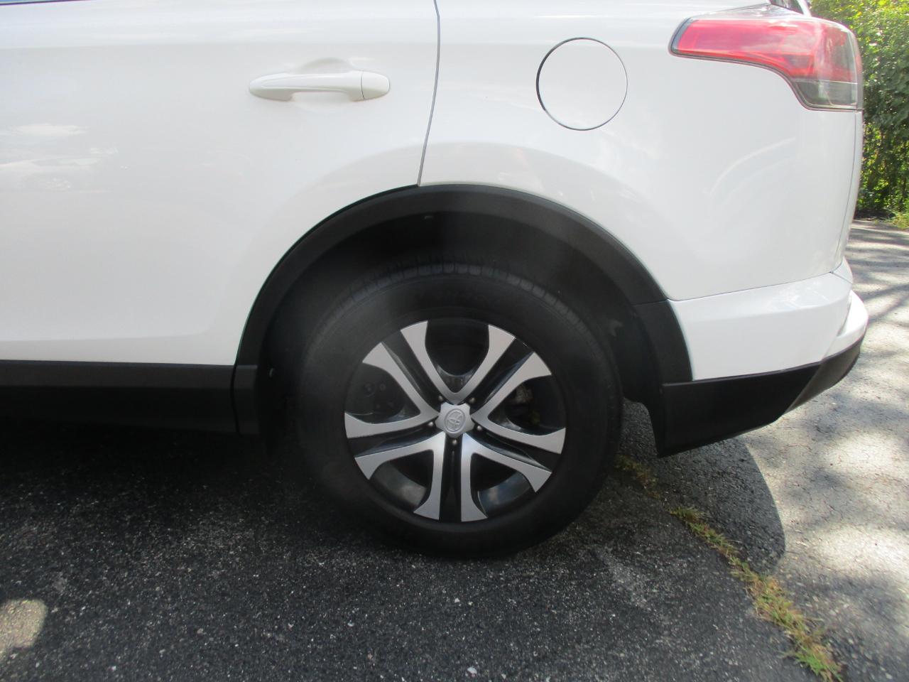 Toyota RAV4 LE 2017