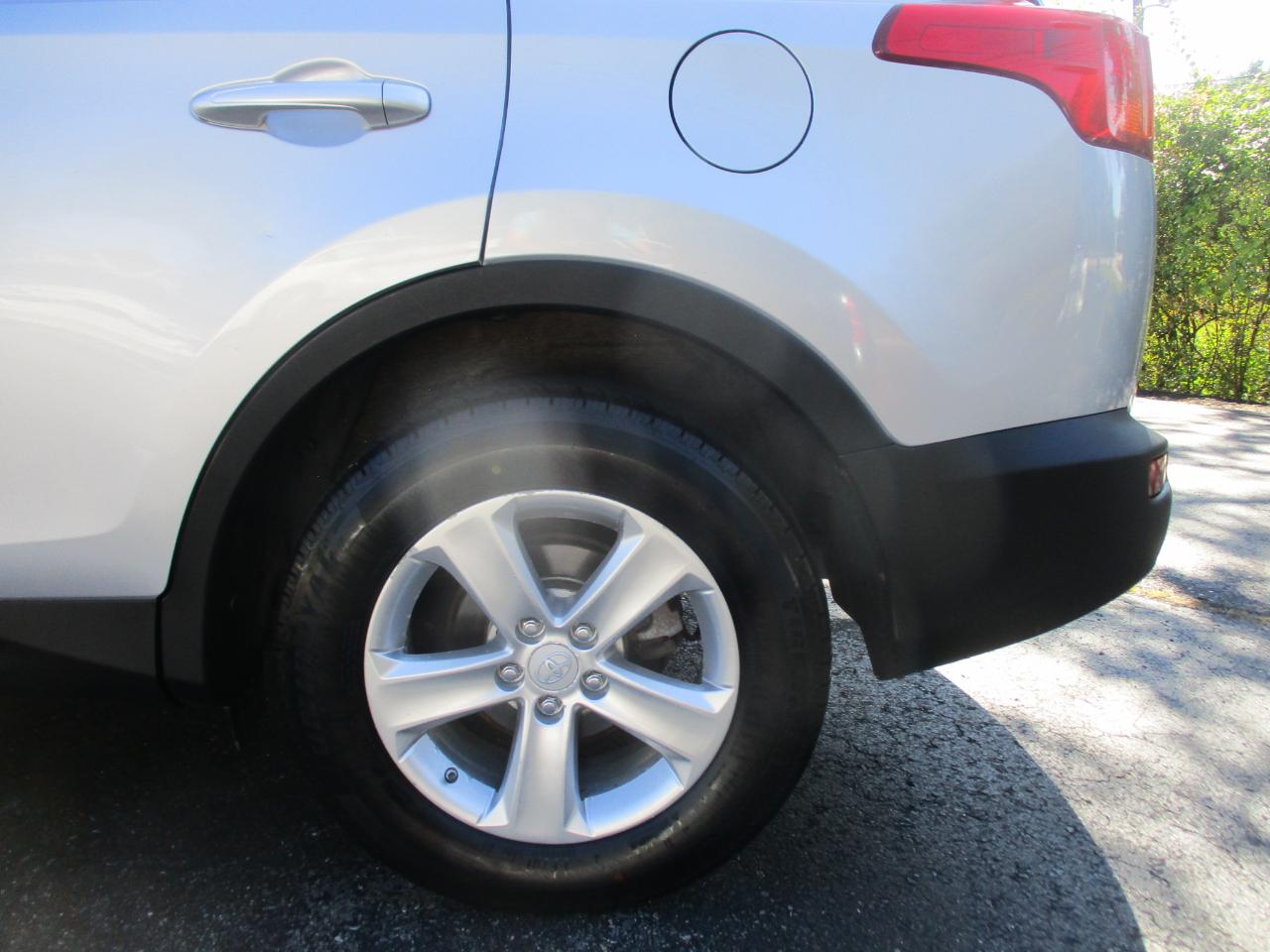 Toyota RAV4 XLE AWD 2013