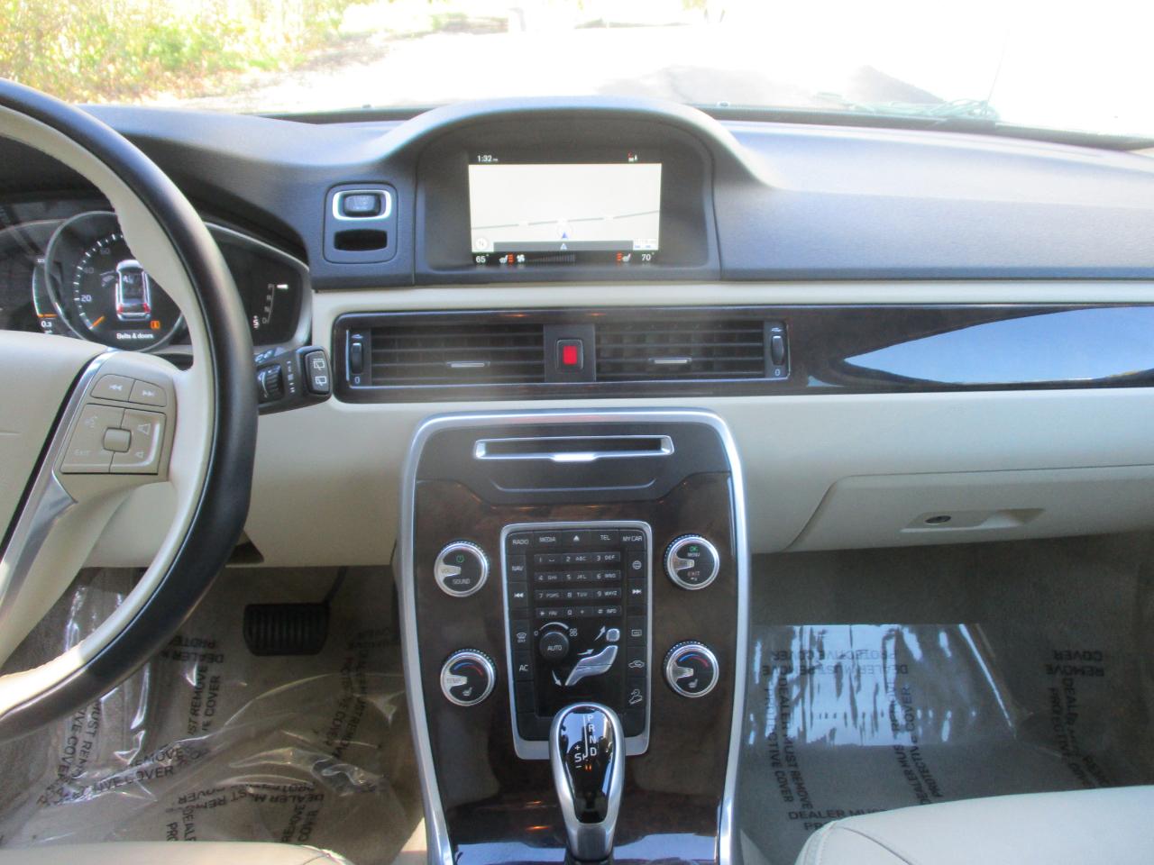 Volvo XC70  2015