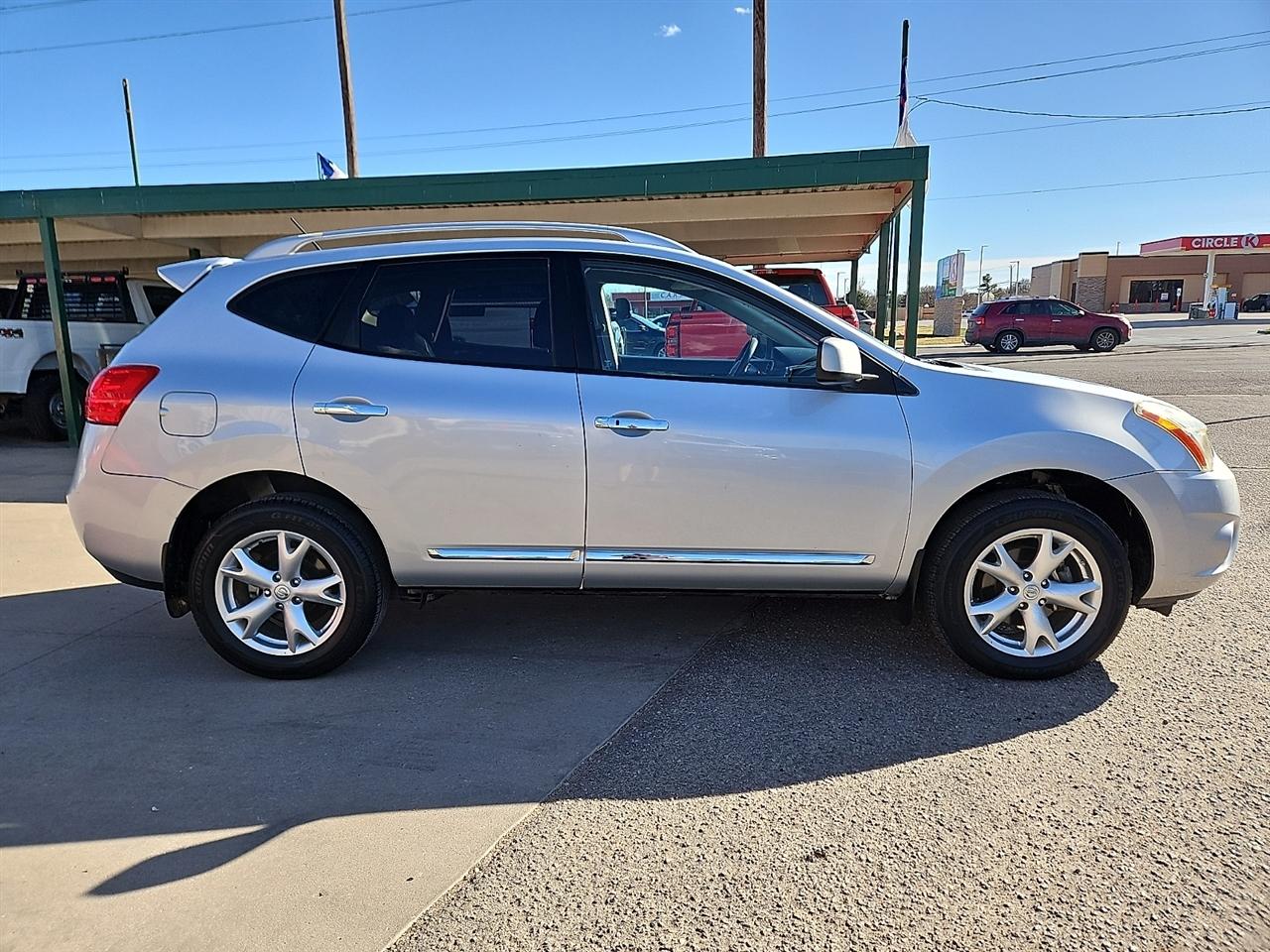 Nissan Rogue FWD 4dr SV 2011