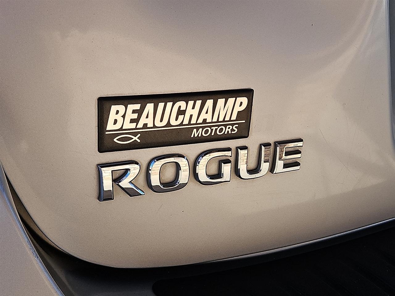 Nissan Rogue FWD 4dr SV 2011