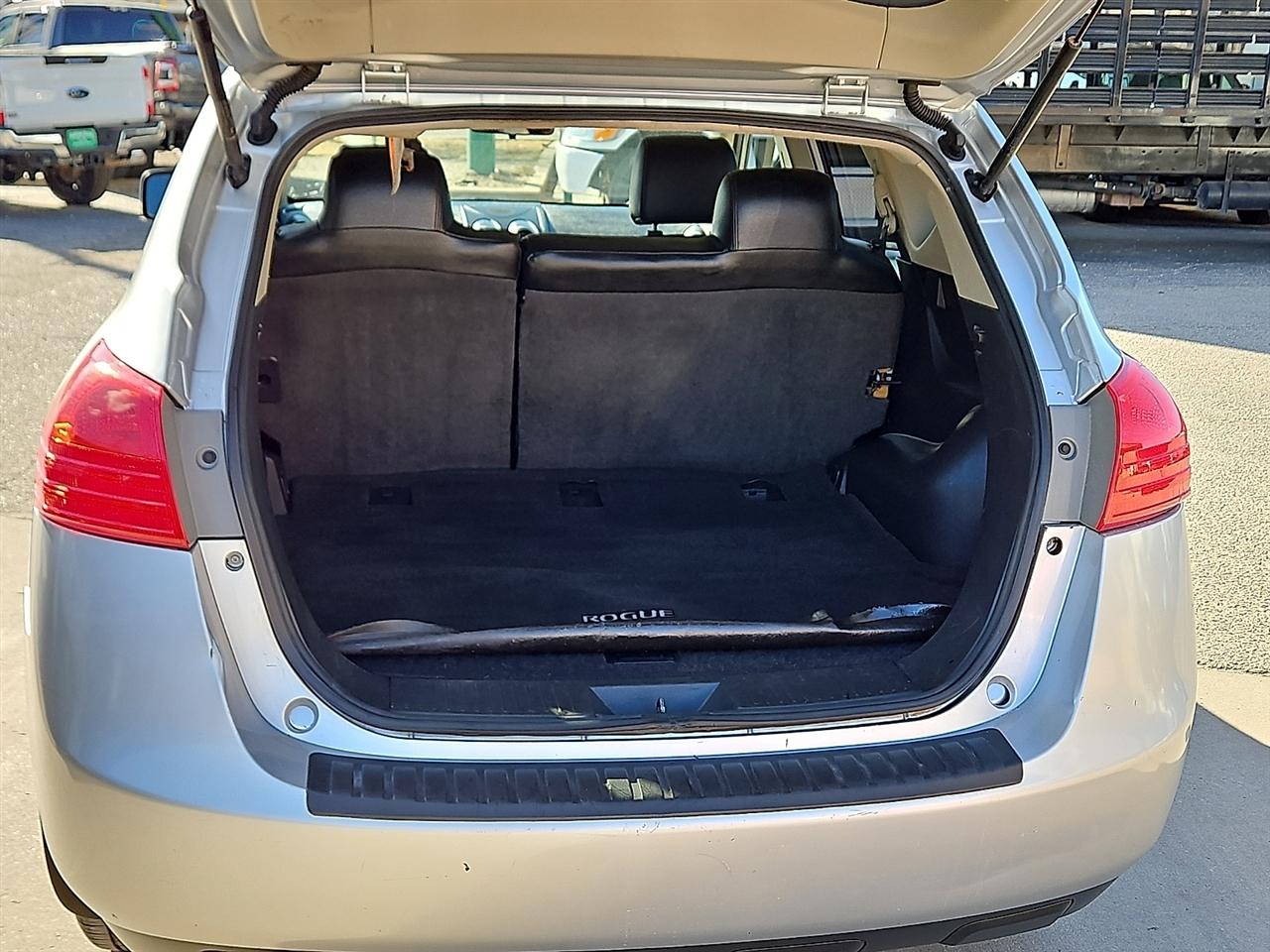 Nissan Rogue FWD 4dr SV 2011