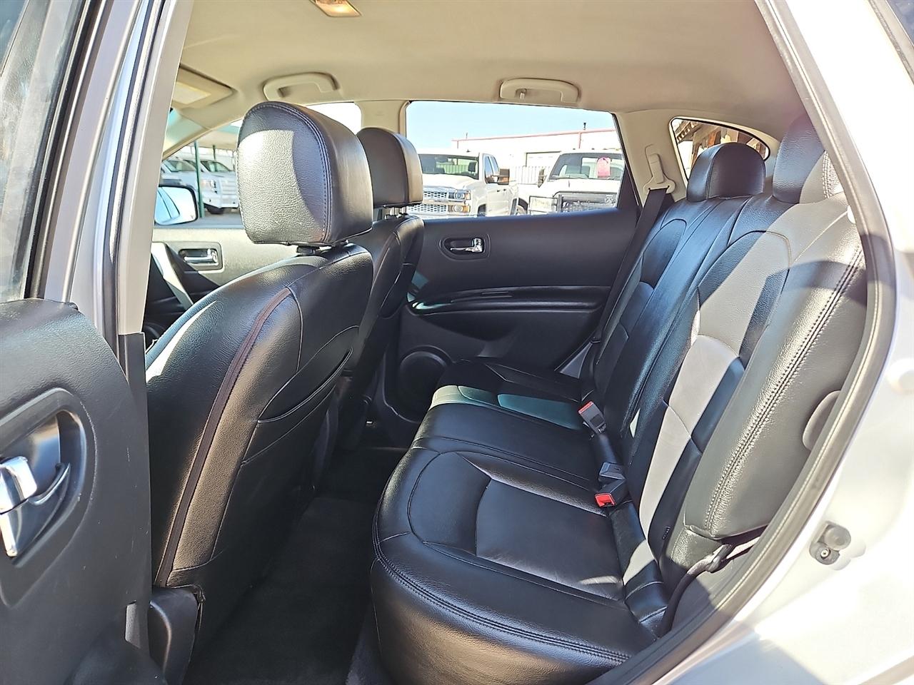 Nissan Rogue FWD 4dr SV 2011