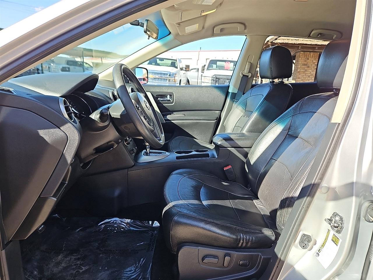 Nissan Rogue FWD 4dr SV 2011