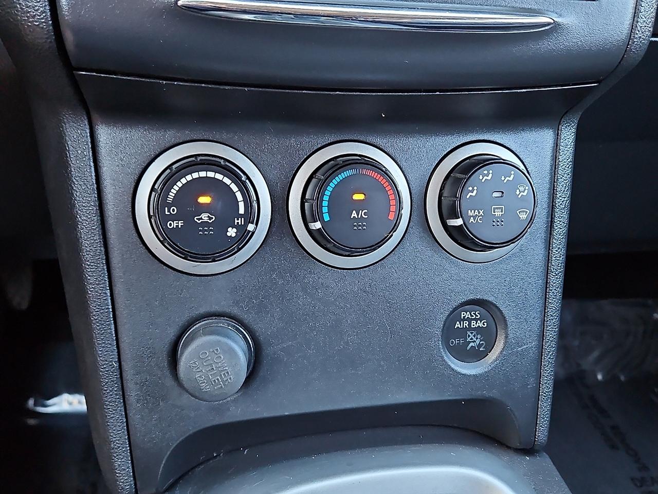 Nissan Rogue FWD 4dr SV 2011