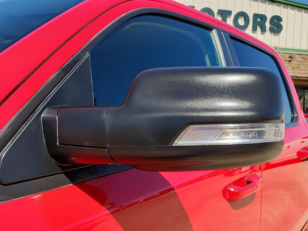 RAM 1500 Big Horn 4x4 Crew Cab 5'7" Box 2021