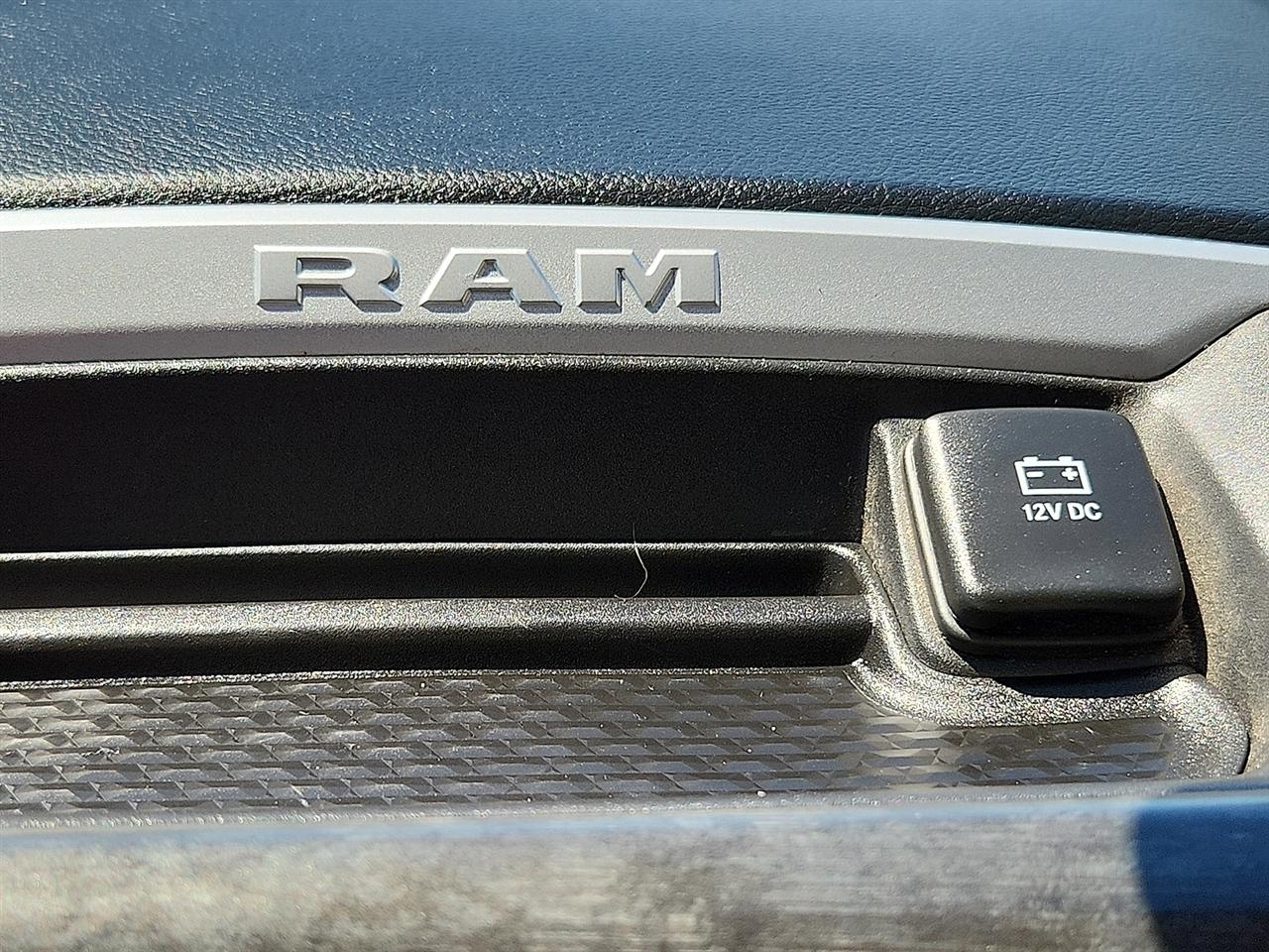 RAM 1500 Big Horn 4x4 Crew Cab 5'7" Box 2021