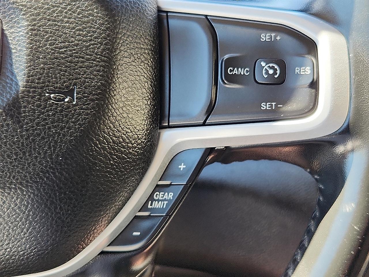 RAM 1500 Big Horn 4x4 Crew Cab 5'7" Box 2021