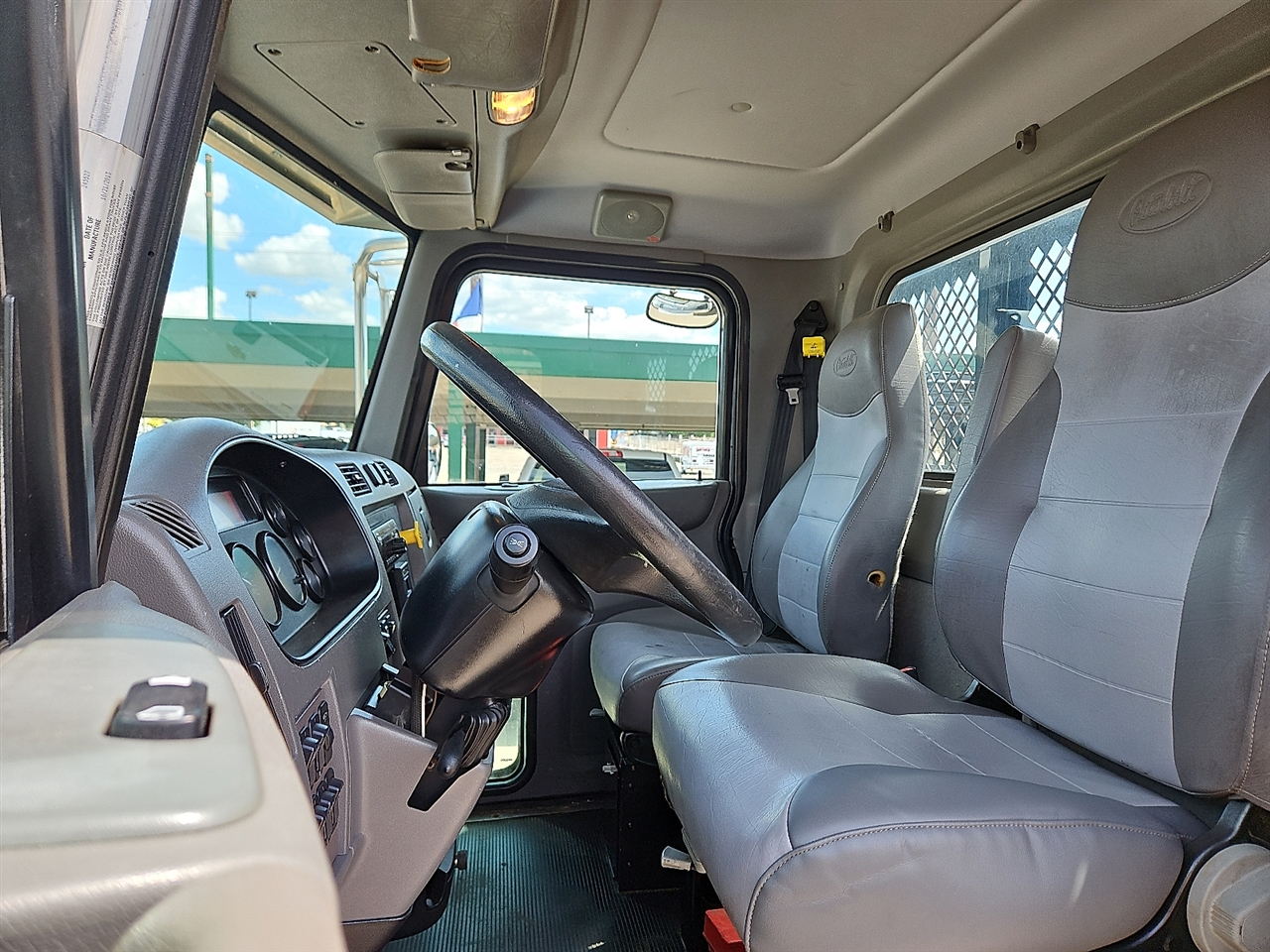 Peterbilt 337  2014 Peterbilt 337  2014