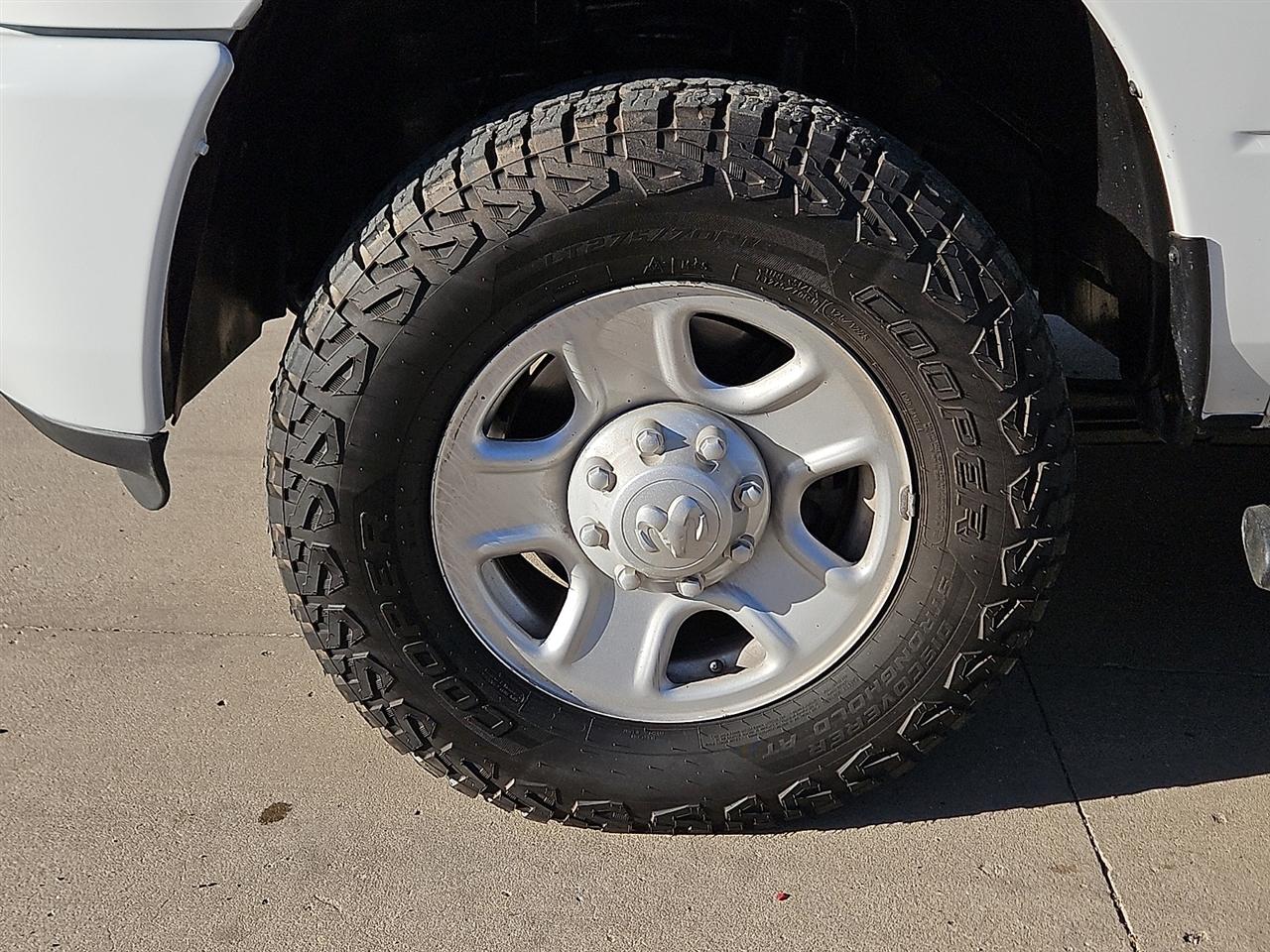 RAM 2500 Tradesman 4x4 Crew Cab 8' Box 2018