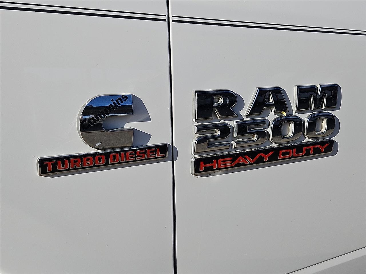 RAM 2500 Tradesman 4x4 Crew Cab 8' Box 2018