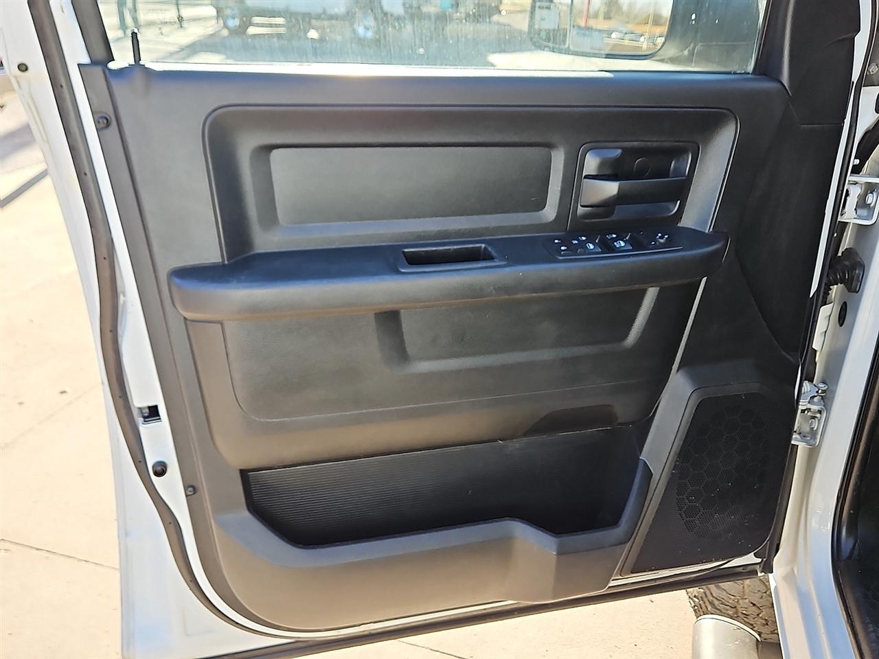 RAM 2500 Tradesman 4x4 Crew Cab 8' Box 2018