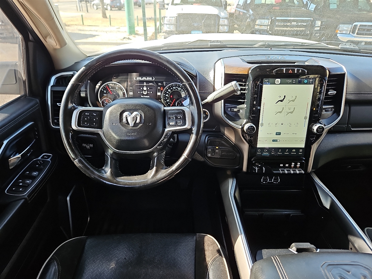 RAM 3500 Laramie 4x4 Crew Cab 8' Box 2022