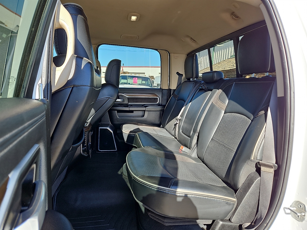 RAM 3500 Laramie 4x4 Crew Cab 8' Box 2022