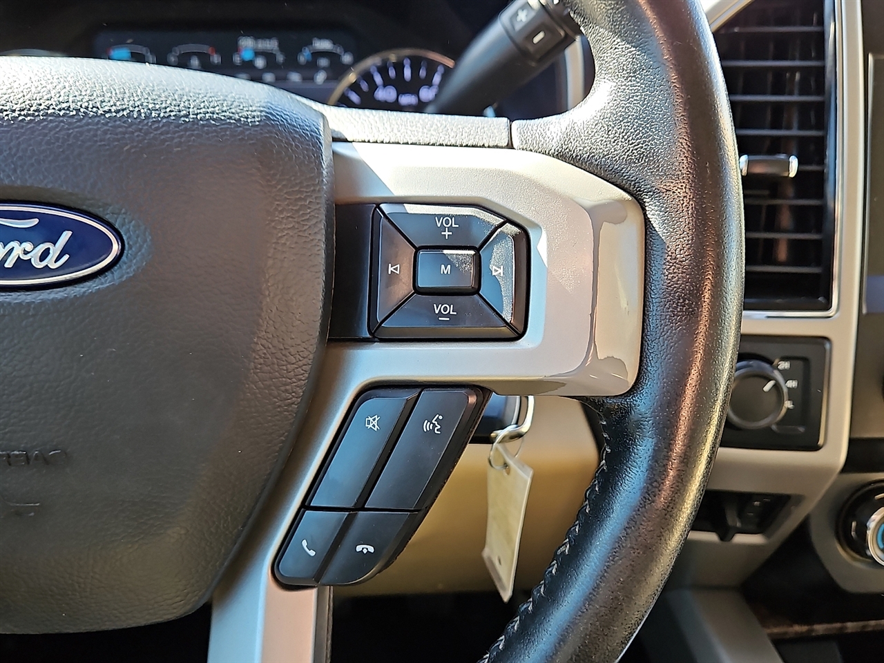 Ford Super Duty F-350 SRW Lariat 4WD Crew Cab 8' Box 2019