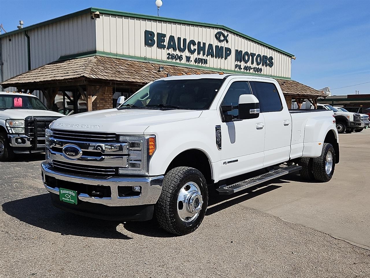 2019 Ford Super Duty F-350 DRW Lariat 4WD Crew Cab 8' Box