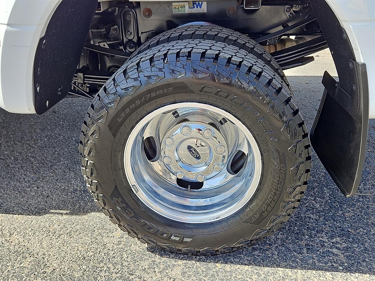 Ford Super Duty F-350 DRW Lariat 4WD Crew Cab 8' Box 2019