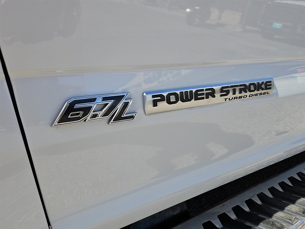 Ford Super Duty F-350 DRW Lariat 4WD Crew Cab 8' Box 2019