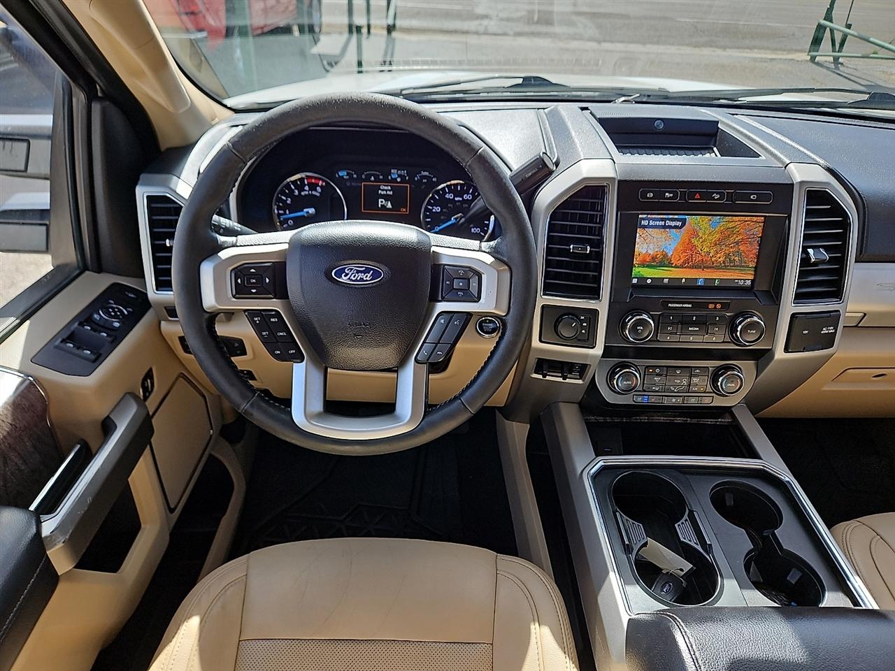 Ford Super Duty F-350 DRW Lariat 4WD Crew Cab 8' Box 2019