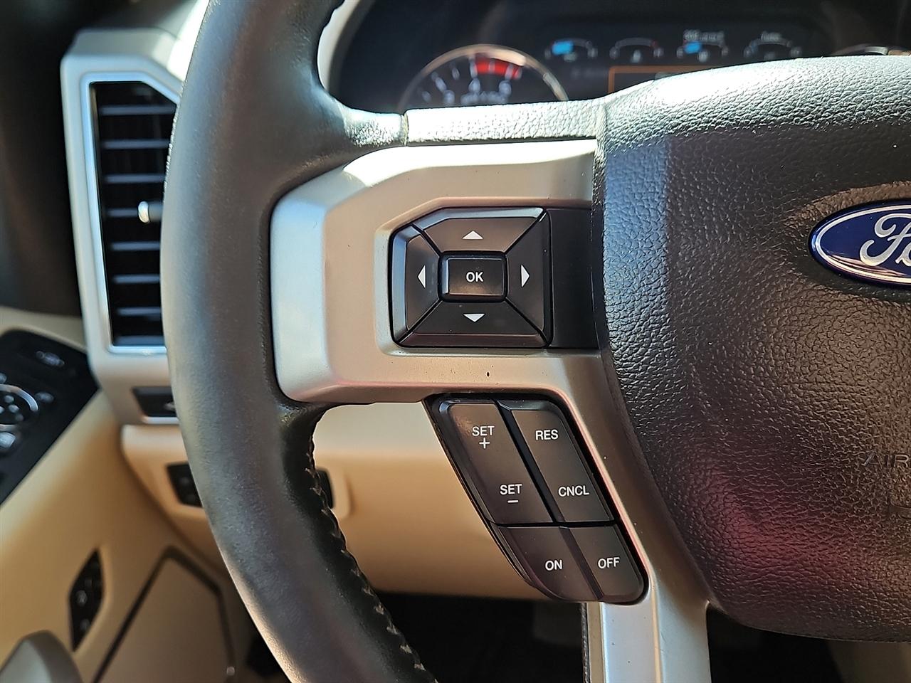 Ford Super Duty F-350 DRW Lariat 4WD Crew Cab 8' Box 2019