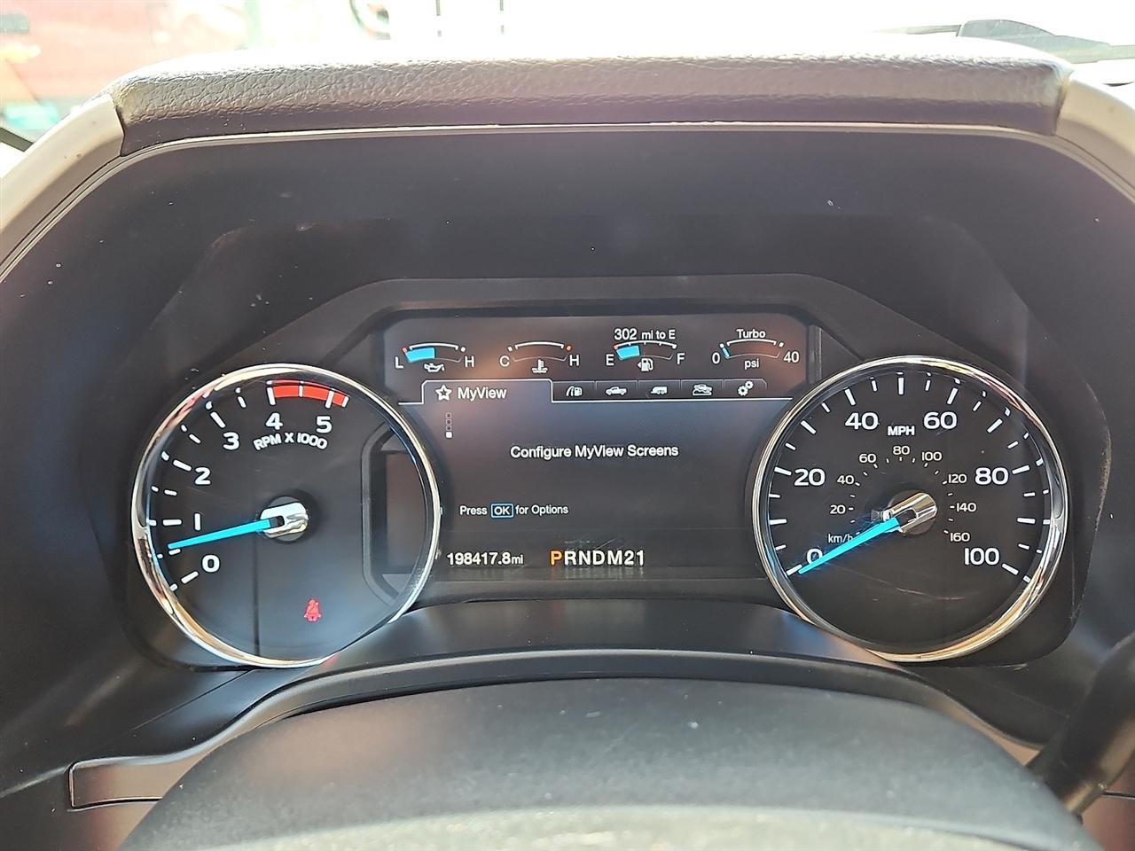 Ford Super Duty F-350 DRW Lariat 4WD Crew Cab 8' Box 2019