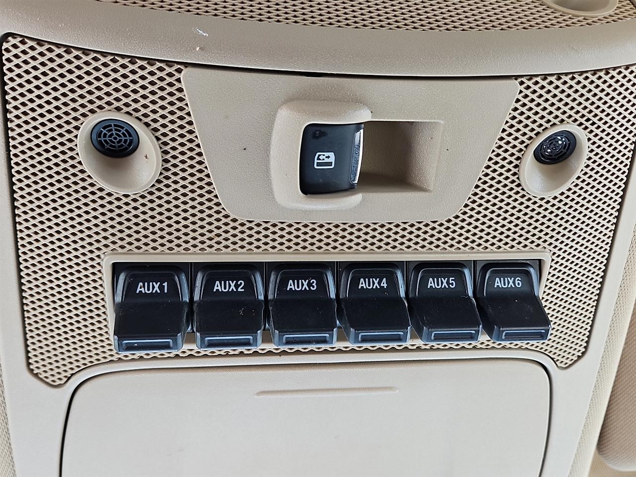 Ford Super Duty F-350 DRW Lariat 4WD Crew Cab 8' Box 2019