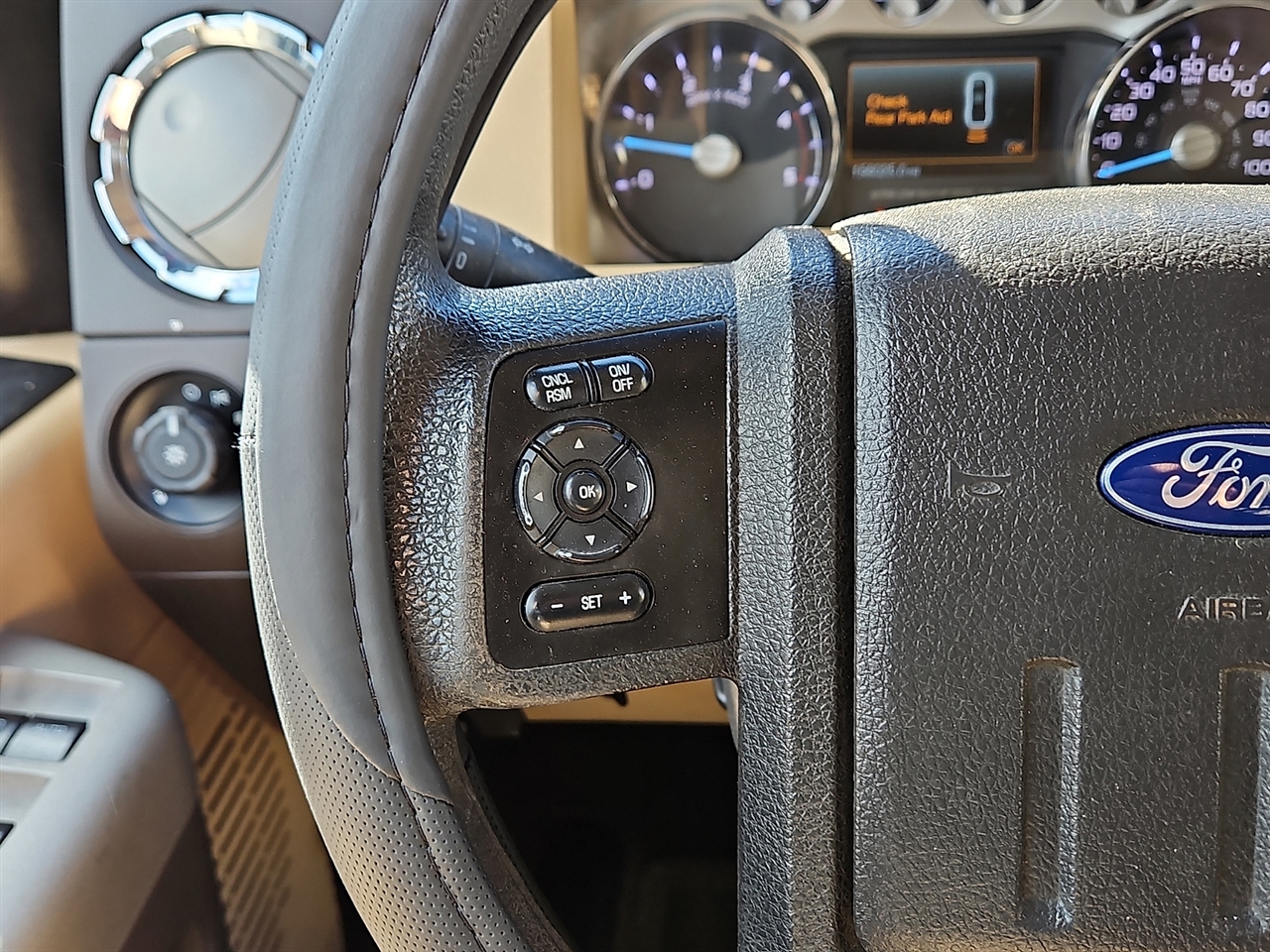 Ford Super Duty F-350 DRW 4WD Crew Cab 172" XLT 2015