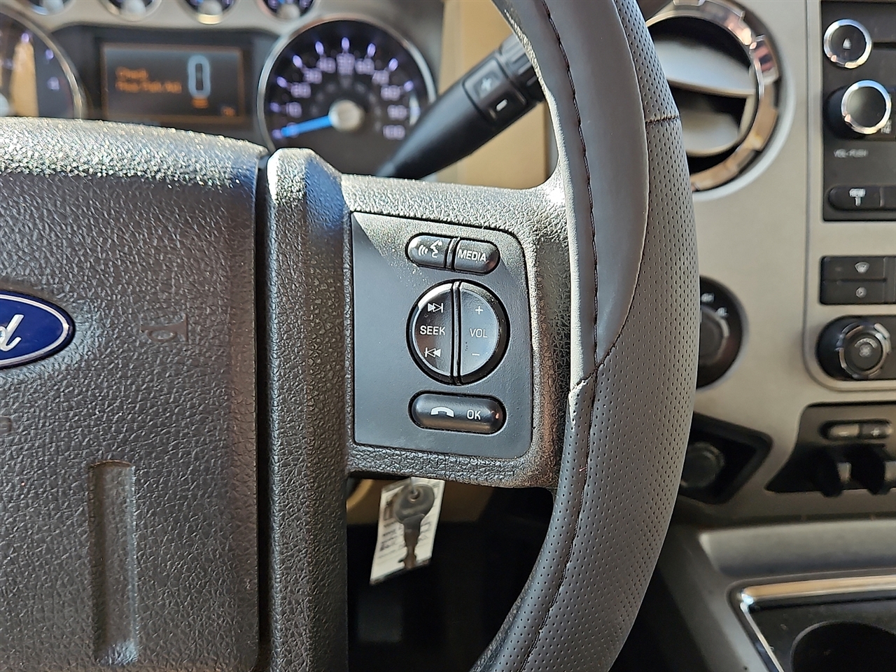 Ford Super Duty F-350 DRW 4WD Crew Cab 172" XLT 2015