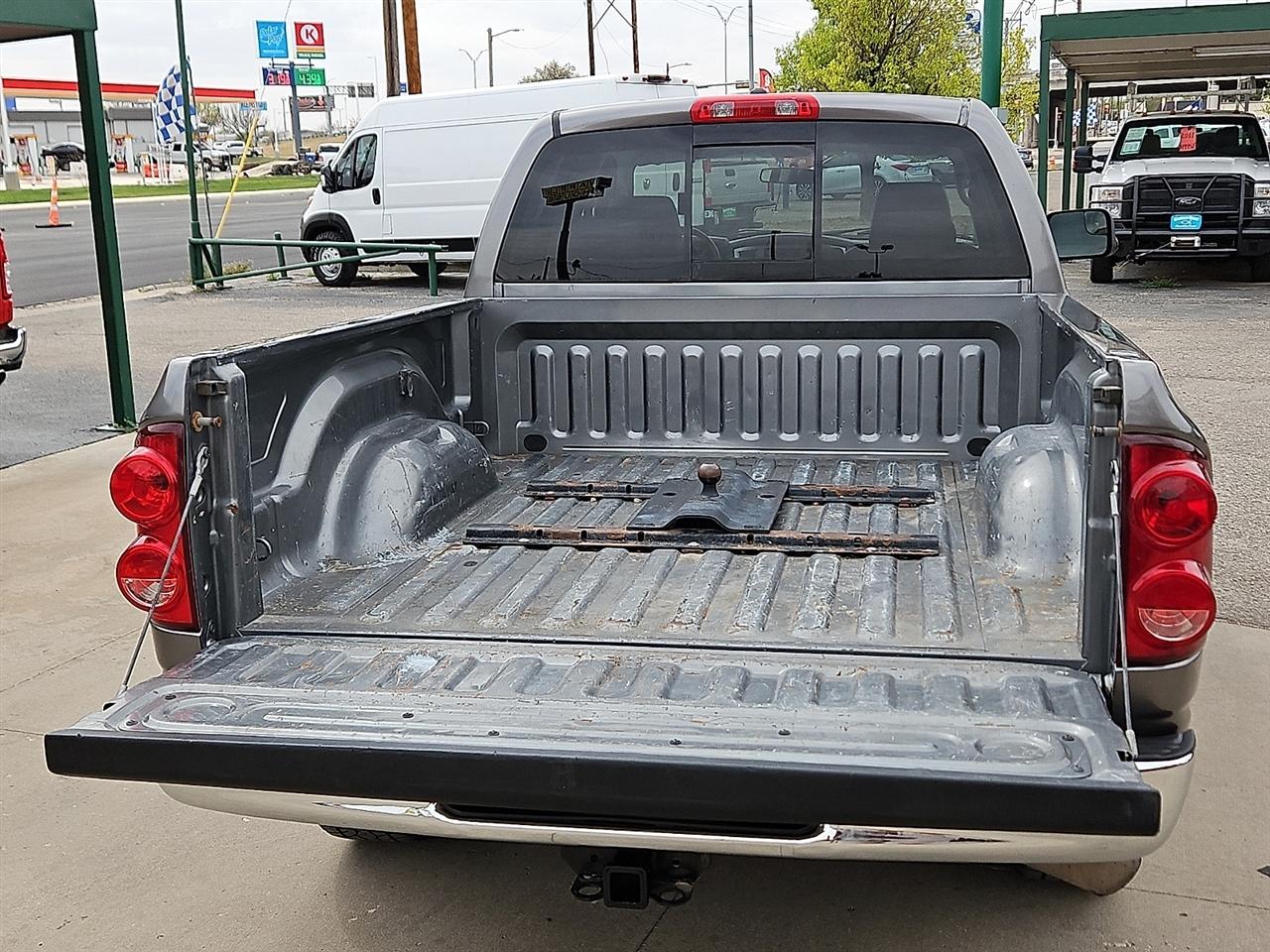 Dodge Ram 2500 2WD Quad Cab 140.5" SLT 2008