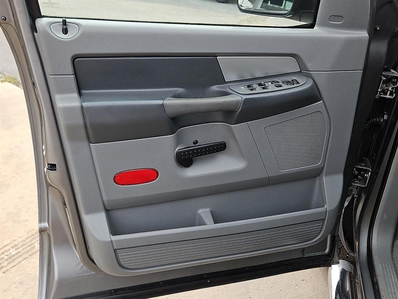 Dodge Ram 2500 2WD Quad Cab 140.5" SLT 2008