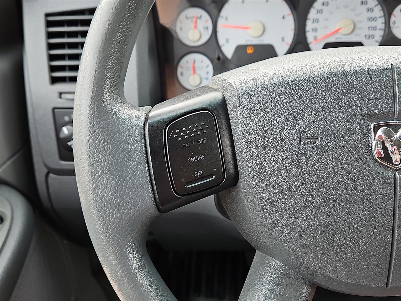 Dodge Ram 2500 2WD Quad Cab 140.5" SLT 2008