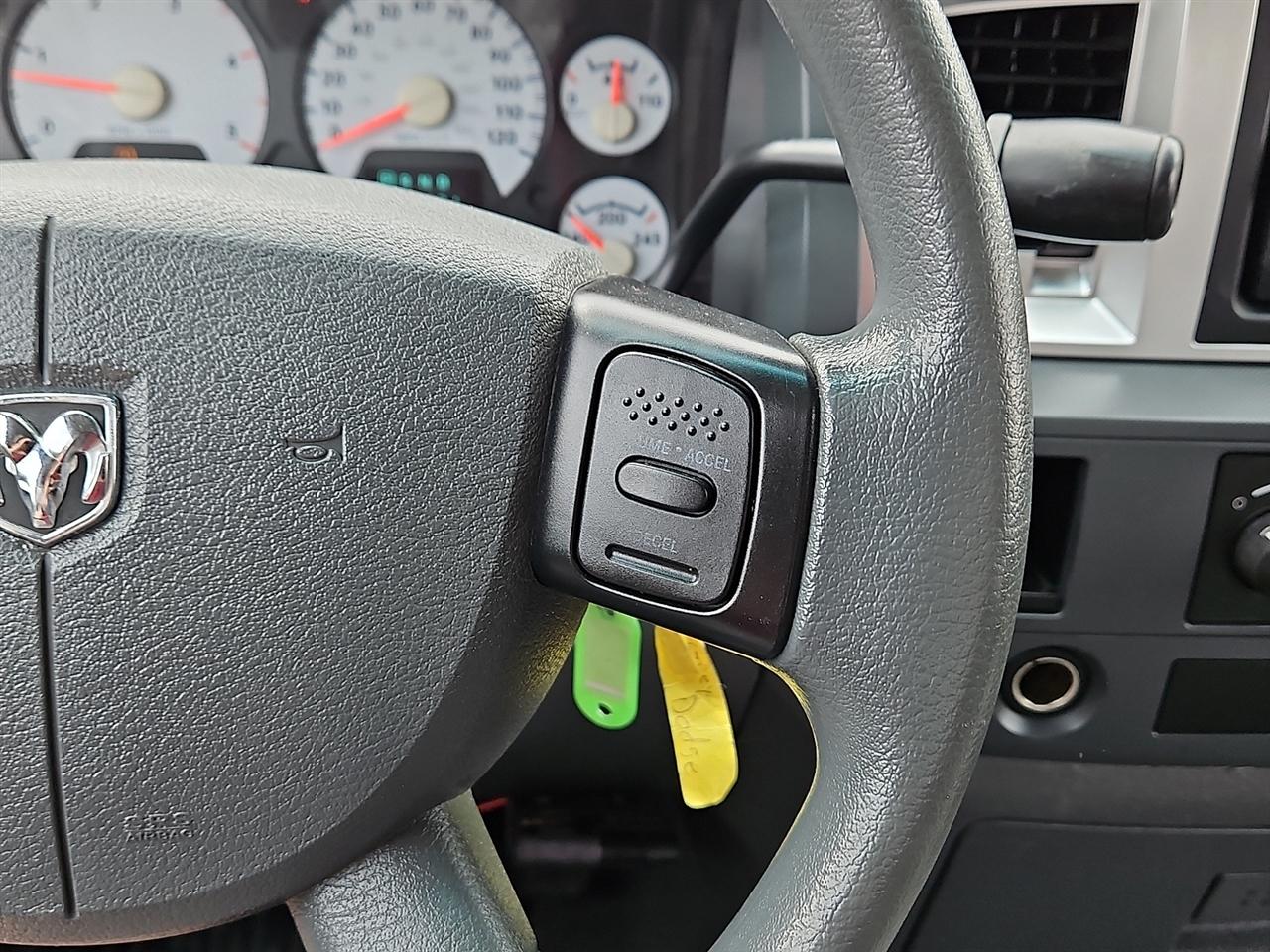 Dodge Ram 2500 2WD Quad Cab 140.5" SLT 2008